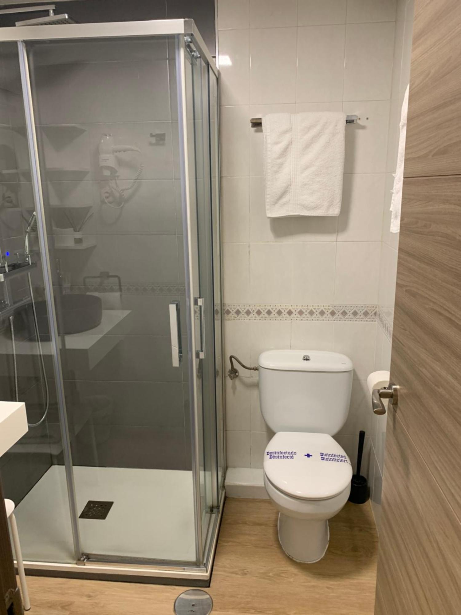 Hostal El Rocio Paracuellos de Jarama Extérieur photo