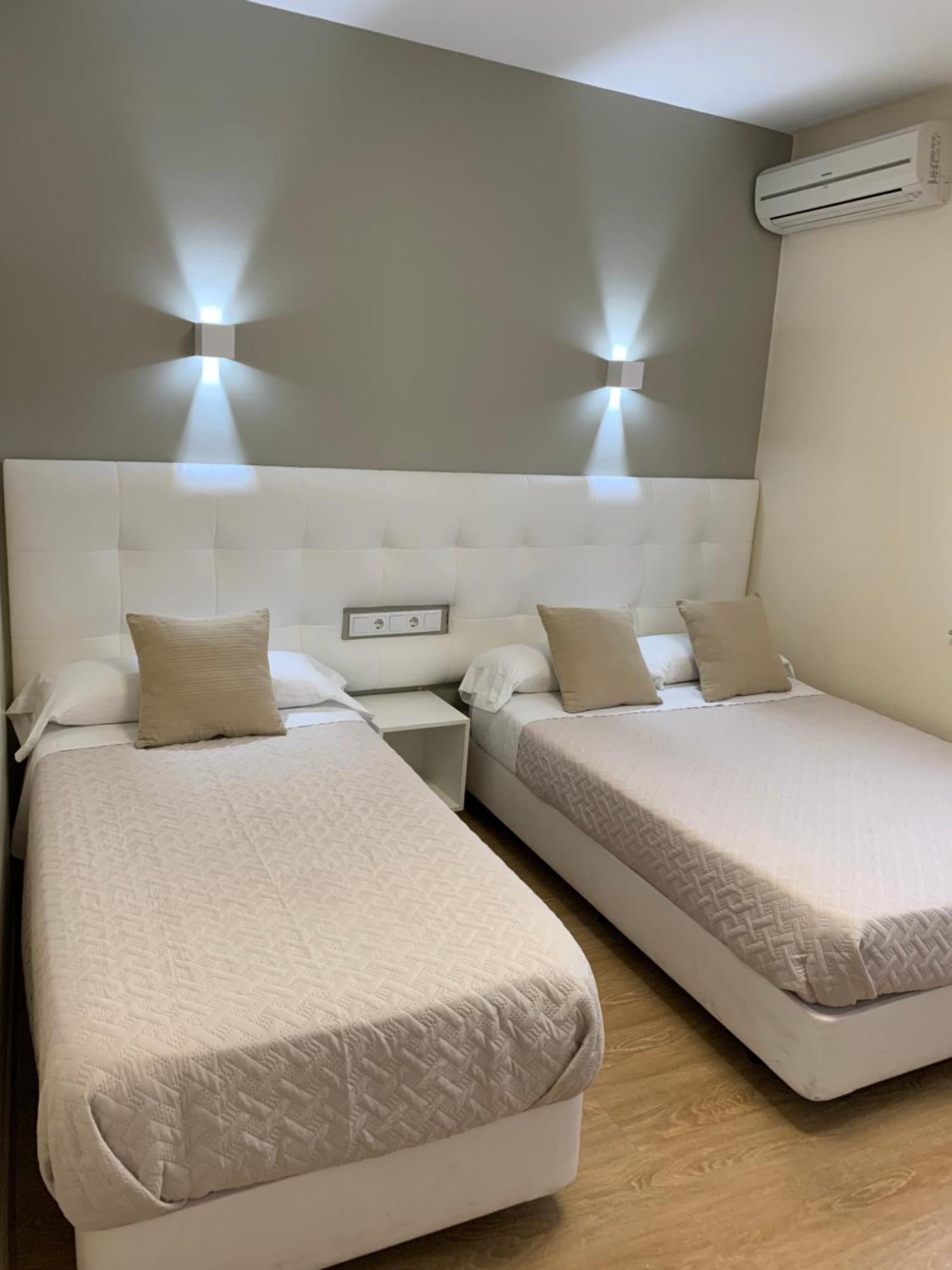 Hostal El Rocio Paracuellos de Jarama Extérieur photo