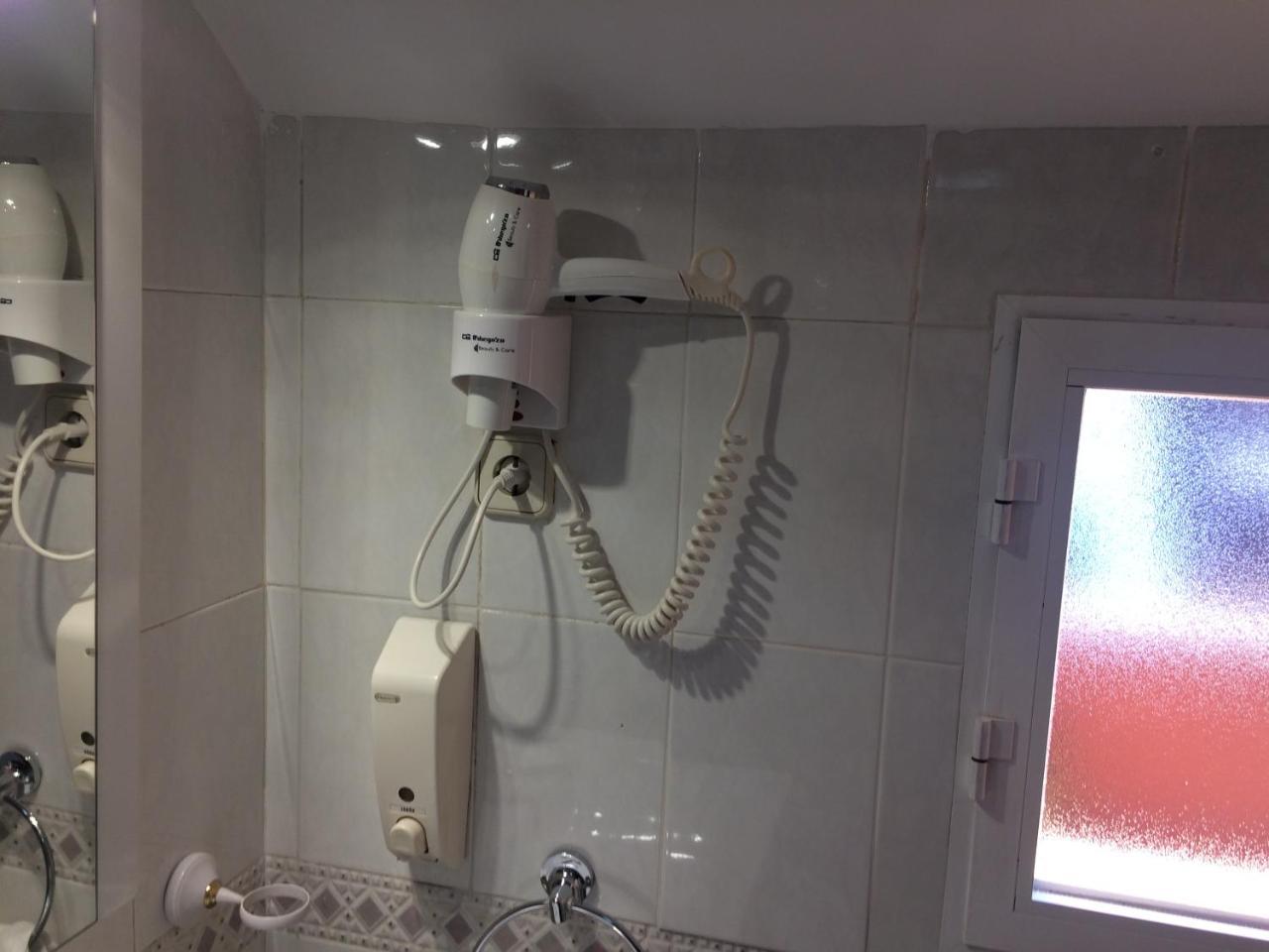 Hostal El Rocio Paracuellos de Jarama Extérieur photo
